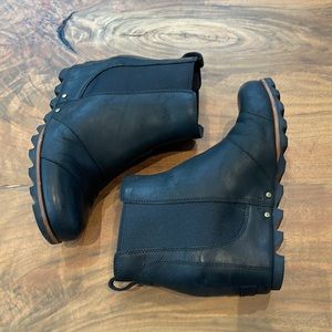 SOREL Lea Wedge Black Leather Pull-on Ankle Boot, size 8.5